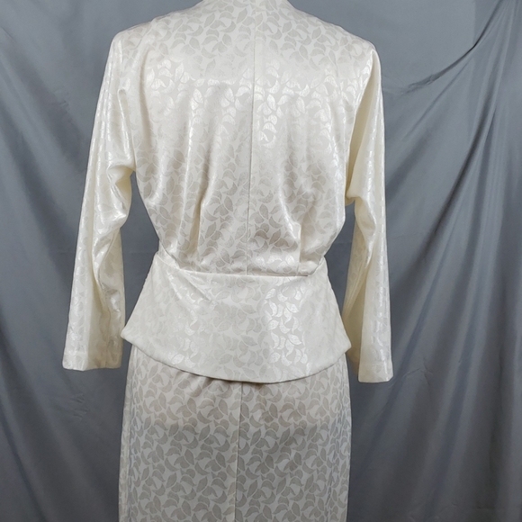 *3 For $25* in cinq 2pc Creamy white Jacket/Top and Skirt - Picture 5 of 12